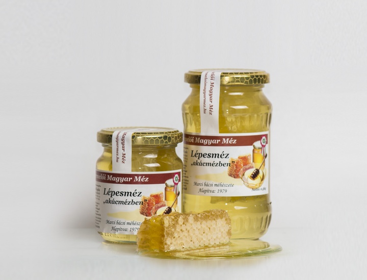 Lépesméz akácmézben