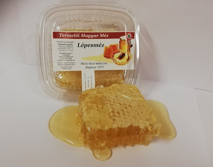 Lépesmé tálcában